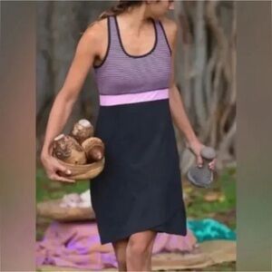 Title Nine Connelly built-in bra‎ dress black stripe athletic size medium